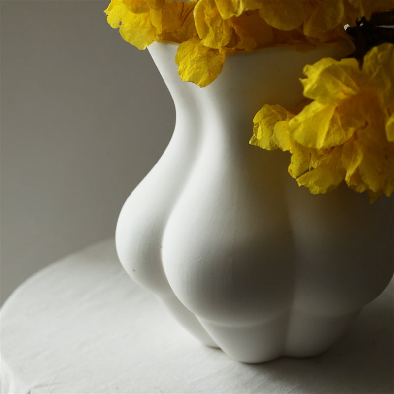 Waist and Hip Line Matte Ceramic Vase – Elegant and Sculptural Home Décor