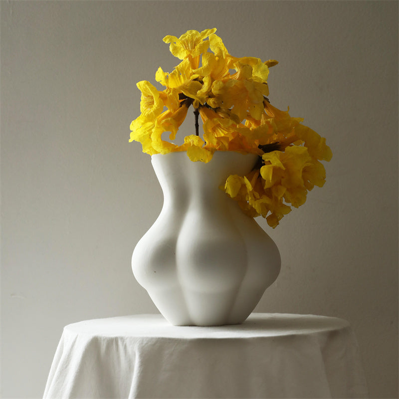 Waist and Hip Line Matte Ceramic Vase – Elegant and Sculptural Home Décor