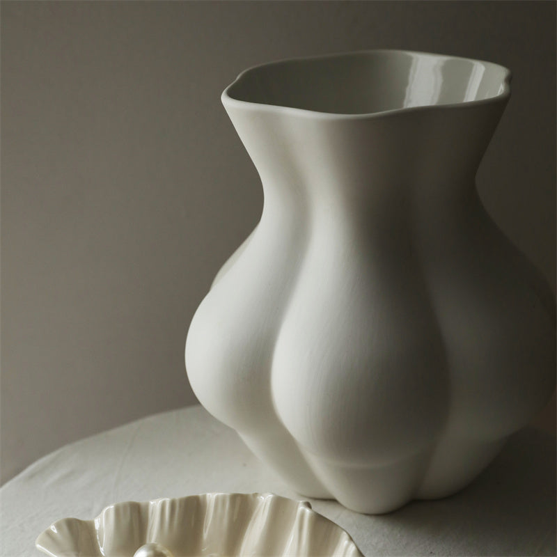 Waist and Hip Line Matte Ceramic Vase – Elegant and Sculptural Home Décor